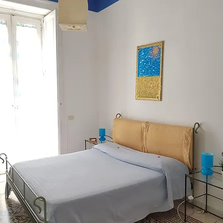 Platamon Oda ve Kahvaltı Napoli