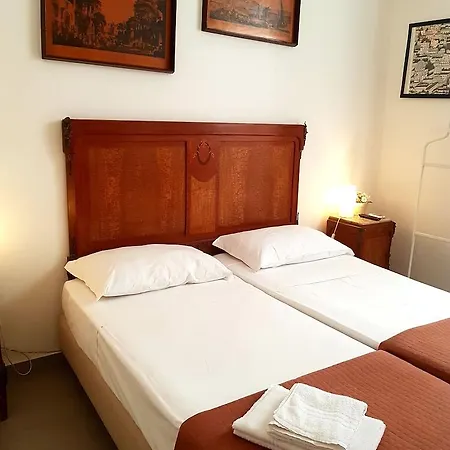 Platamon Oda ve Kahvaltı Napoli
