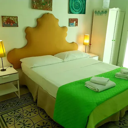Platamon Oda ve Kahvaltı Napoli