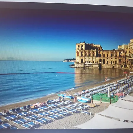 Platamon Couette-café Naples