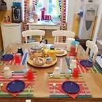 Platamon לינה וארוחת בוקר 4*